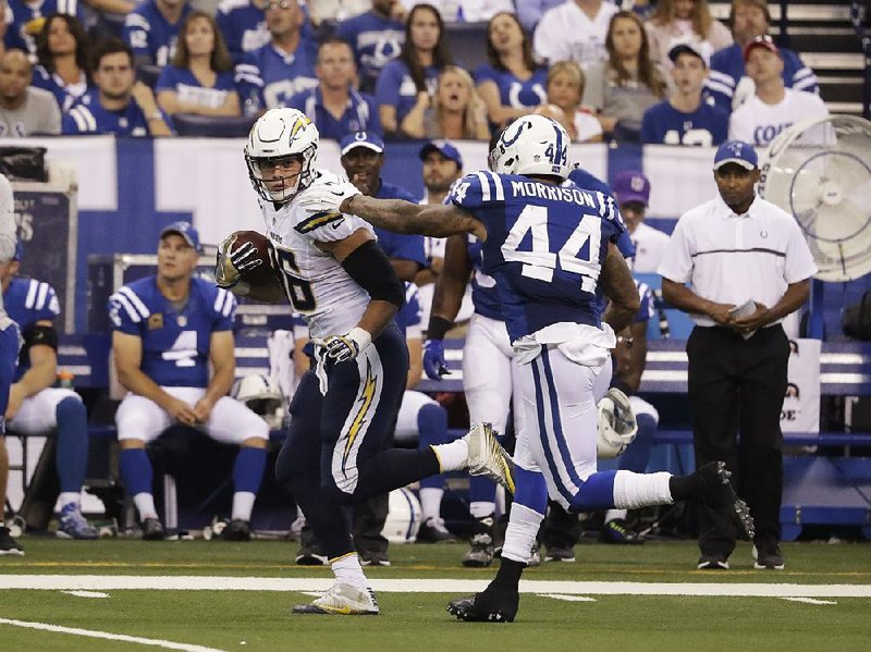 San Diego Chargers tight end Hunter Henry (Pulaski Academy, Arkansas Razorbacks) caught 5 passes for 76 yards in Sunday’s 26-22 loss to the Indianapolis Colts in Indianapolis.
