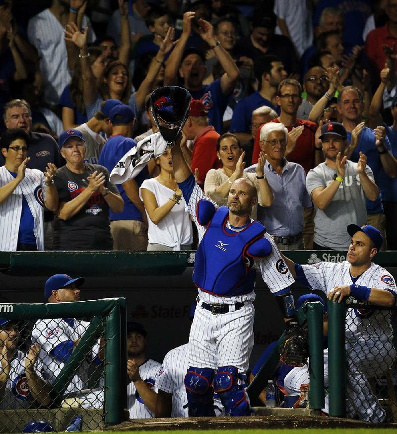 Chicago Cubs catcher David Ross was given a chance to leave Sunday’s Cubs home game against the St.
Louis Cardinals game to a standing ovation. Ross, who is retiring after 15 years, hit a home run in the Cubs’ 3-1
victory.
