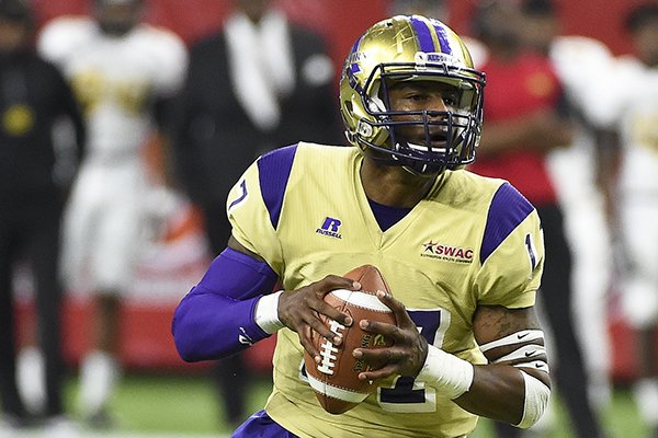 Alcorn State quarterback Lenorris Footman (17) looks to pass in the third quarter of the Southwestern Athletic Conference championship college football game against Grambling State, Saturday, Dec. 5, 2015, in Houston. Alcorn State won the game 49-21. (AP Photo/Eric Christian Smith)