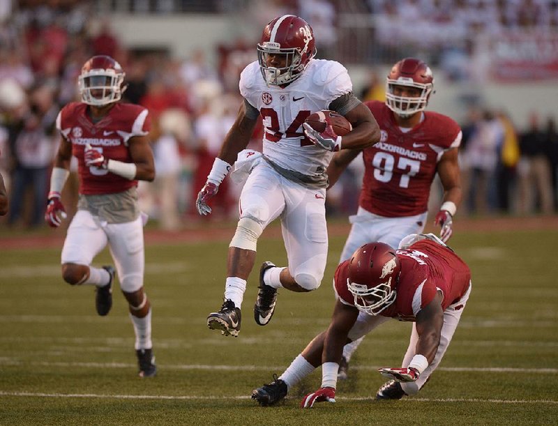 NWA Democrat-Gazette/BEN GOFF @NWABENGOFF
Damien Harris (34), Alabama running back, carries the ball in the first quarter against Arkansas on Saturday Oct. 8, 2016 during the game at Razorback Stadium in Fayetteville. 