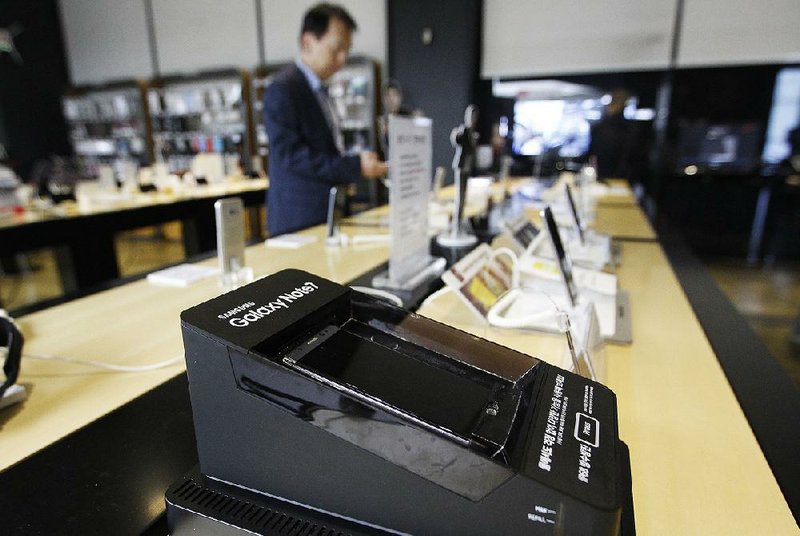 A powered-off Samsung Galaxy Note 7 smartphone sits at a store in Seoul, South Korea, on Tuesday. Samsung said it is ending production of the phone. 