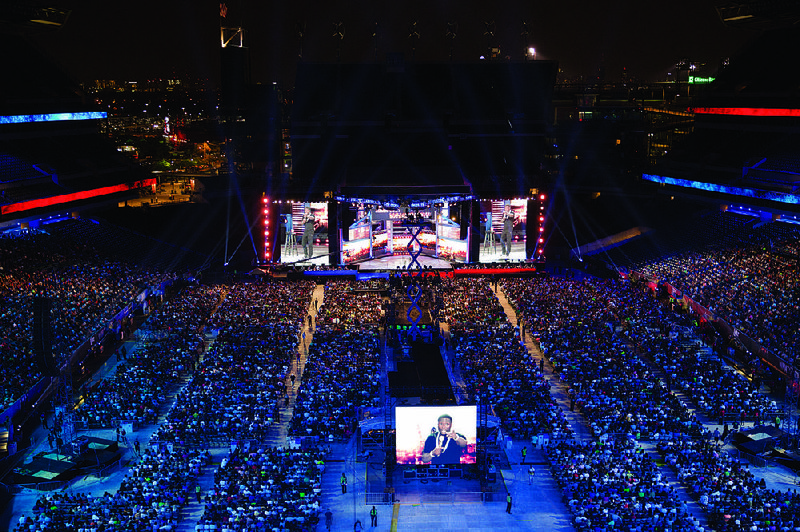 Comedian Kevin Hart performs before a hometown crowd of 50,000 in the concert fi lm Kevin Hart: What Now?
