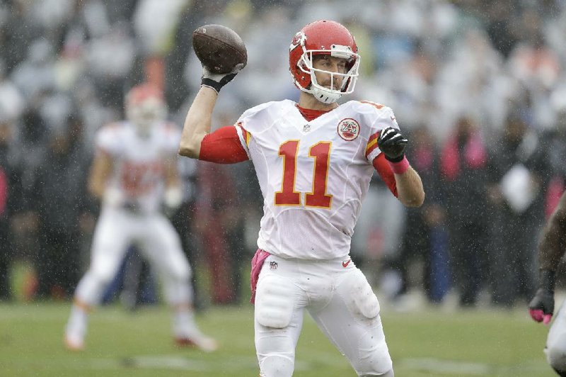 Kansas City quarterback Alex Smith, playing in a steady rain, completed 19 of 22 passes for 224 yards Sunday to help the Chiefs bounce back from a 29-point loss to Pittsburgh on Oct. 2 and beat AFC West rival Oakland 26-10.