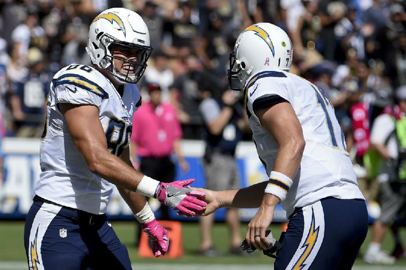 Former Arkansas Razorbacks tight end Hunter Henry (left) joined LaDainian Tomlinson and Keenan Allen as the only San Diego Chargers rookies to score touchdowns in three consecutive games, but Henry will be the first to admit he’s still learning from fellow tight end Antonio Gates.