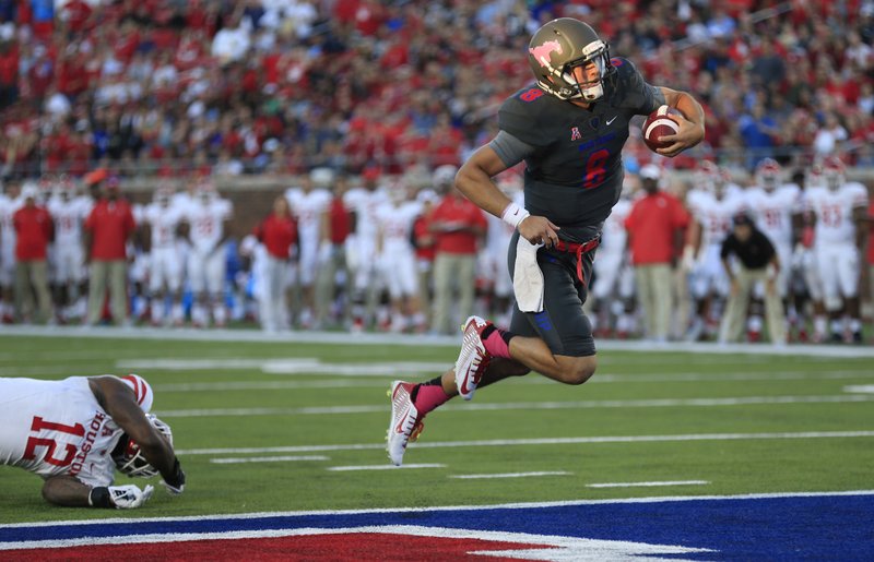 SMU quarterback Ben Hicks (8) escapes from Houston linebacker D'Juan Hines (12) to score a touchdown during the first half of an NCAA college football game, Saturday, Oct. 22, 2016, in Dallas. (AP Photo/Ron Jenkins)