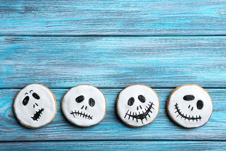 Add drops of black food coloring to some of the icing to make scary skeleton ginger cookies.