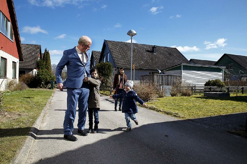Ove (Rolf Lassgard) is a grumpy old Swede who is nevertheless adored by his neighbor Parvaneh’s (Bahar Pars) young children (Nelly Jamarani and Zozan Akgun) in A Man Called Ove.