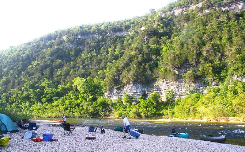 If the water level on the Buffalo River isn’t high, campers can set up sites on the gravel bars. 
