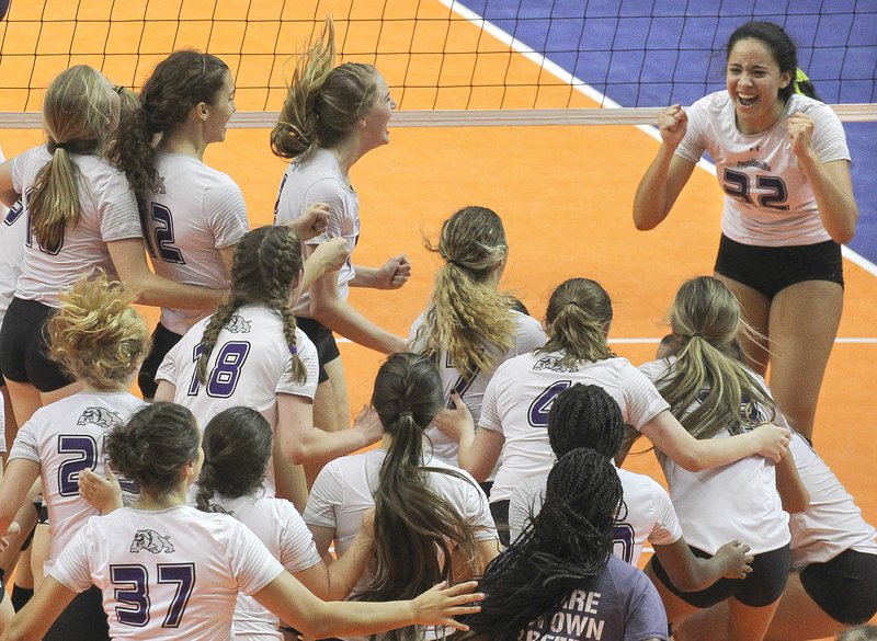 No. 9 Fayetteville volleyball team cracks national rankings, wins