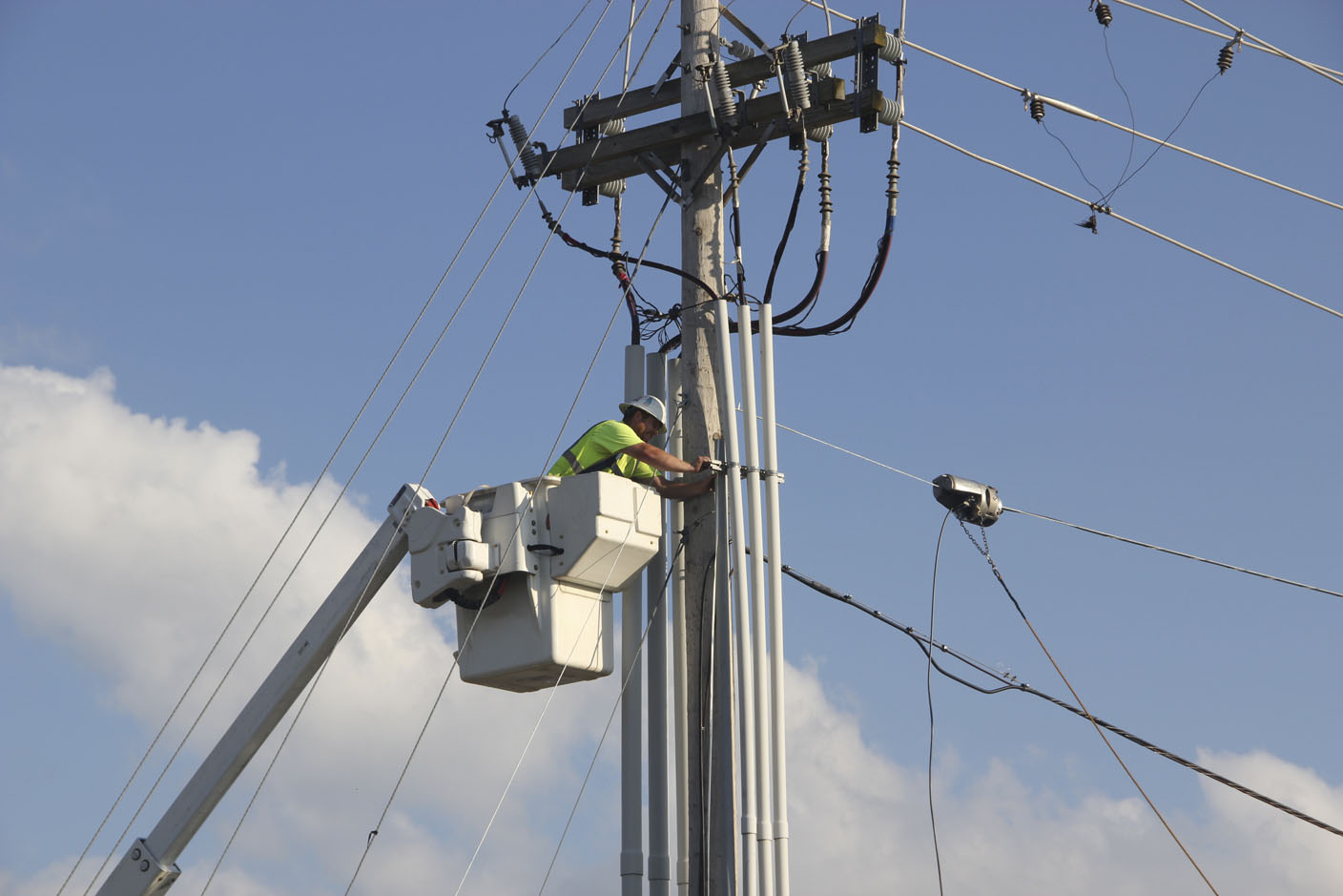 Lawmakers greenlight $2.2M hiring of LR broadband consultant - Vimarsana News