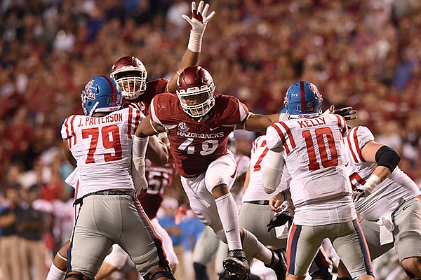 WholeHogSports - Arkansas defensive end wises up