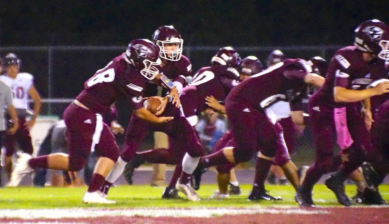 Photo by Randy Moll Myles McFerron reaches for the hand off from Jon Faulkenberry during play in Pioneer Stadium between Gentry and Lincoln on Friday (Oct. 28, 2016) night.