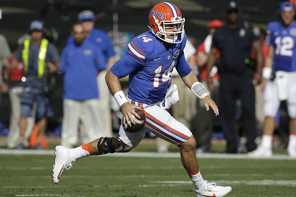 Florida quarterback Luke Del Rio looks for a receiver against Georgia during the first half of an NCAA college football game, Saturday, Oct. 29, 2016, in Jacksonville, Fla. (AP Photo/John Raoux)