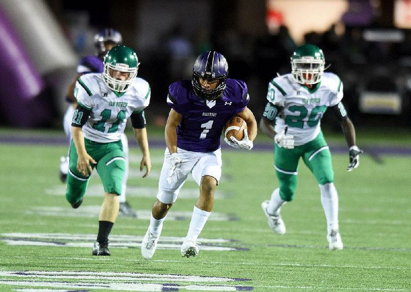 NWA Democrat-Gazette/MICHAEL WOODS ‚Ä¢ @NWAMICHAELW
Cody Gray, Fayetteville High receiver (1) outruns Van burn defenders Greg Gladden (11) and Isaac Davis (20) on his way to a 69 yard down touchdown reception Friday, November 4, 2016 in the first half of their game at Fayetteville High School.