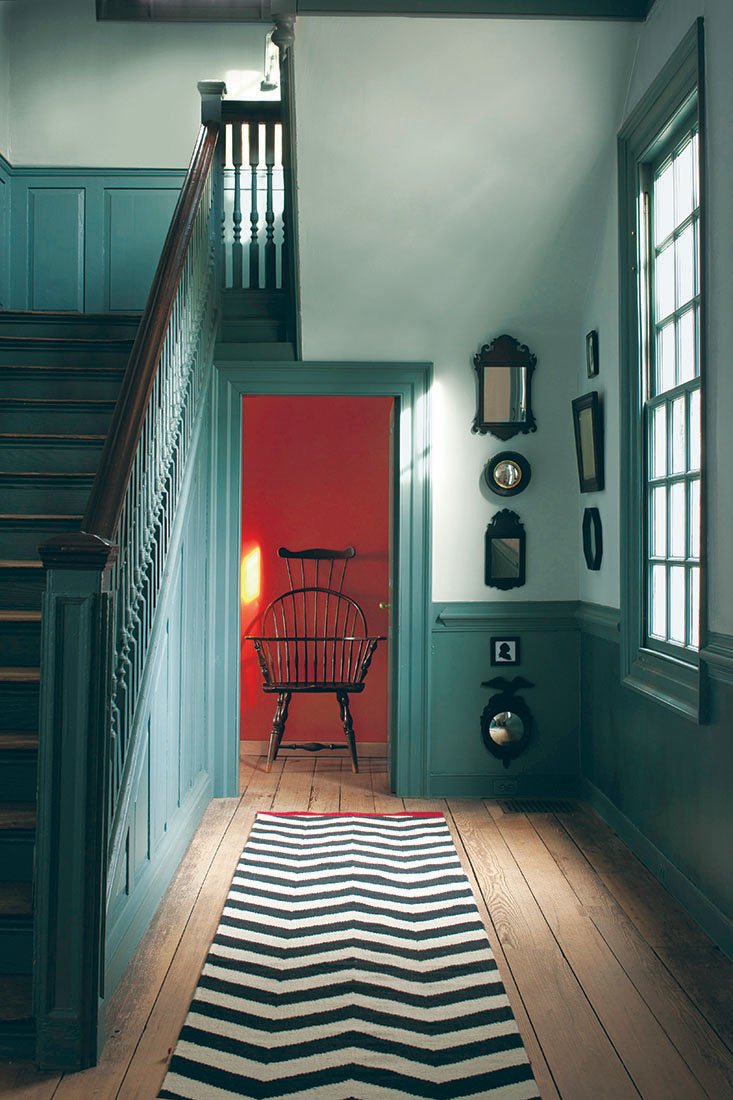 Based on pigments from the 18th and 19th centuries, Williamsburg Wythe Blue, a color in Benjamin Moore’s Williamsburg Collection, was developed with historians in Virginia. 