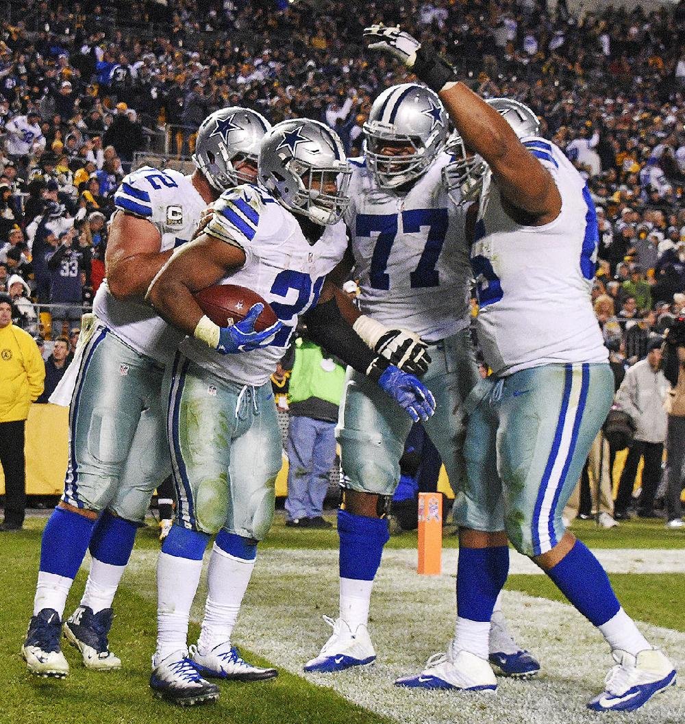 Elliott scores twice late, Cowboys top Steelers 35-30