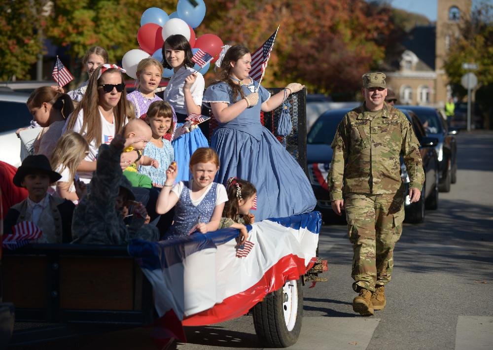 Fayetteville parade honors veterans
