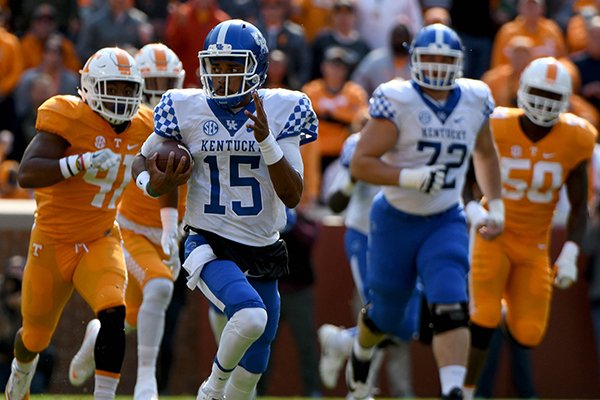 Kentucky quarterback Stephen Johnson (15) carries the ball against Tennessee during the first half of an NCAA college football game at Neyland Stadium on Saturday, Nov. 12, 2016, in Knoxville, Tenn. (Saul Young/Knoxville News Sentinel via AP)

