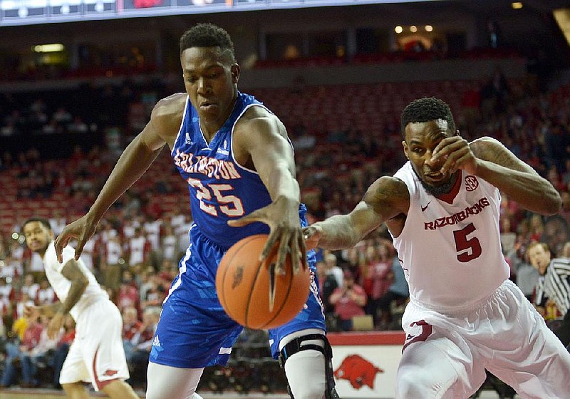 NWA Democrat-Gazette/BEN GOFF @NWABENGOFF
Arlando Cook (5) of Arkansas tries to steal from Kevin Hervey (25) of UT Arlington on Friday Nov. 18, 2016 during the game in Bud Walton Arena in Fayetteville. 
