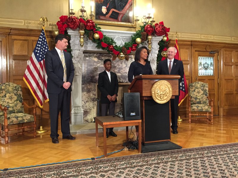 Kimberly Lindsey O'Guinn of Little Rock will replace outgoing Public Service Commission head Lamar Davis, Gov. Asa Hutchinson announced Monday.
