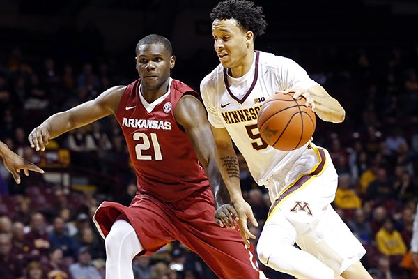Minnesota's Amir Coffey, right, drives as Arkansas' Manuale Watkins pursues during the second half of an NCAA college basketball game Tuesday, Nov. 22, 2016, in Minneapolis. (AP Photo/Jim Mone)

