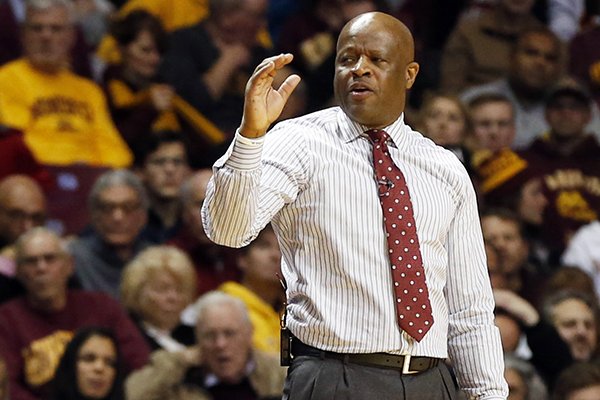 Arkansas coach Mike Anderson talks to his team during the second half of an NCAA college basketball game against Minnesota on Tuesday, Nov. 22, 2016, in Minneapolis. Minnesota won 85-71. (AP Photo/Jim Mone)

