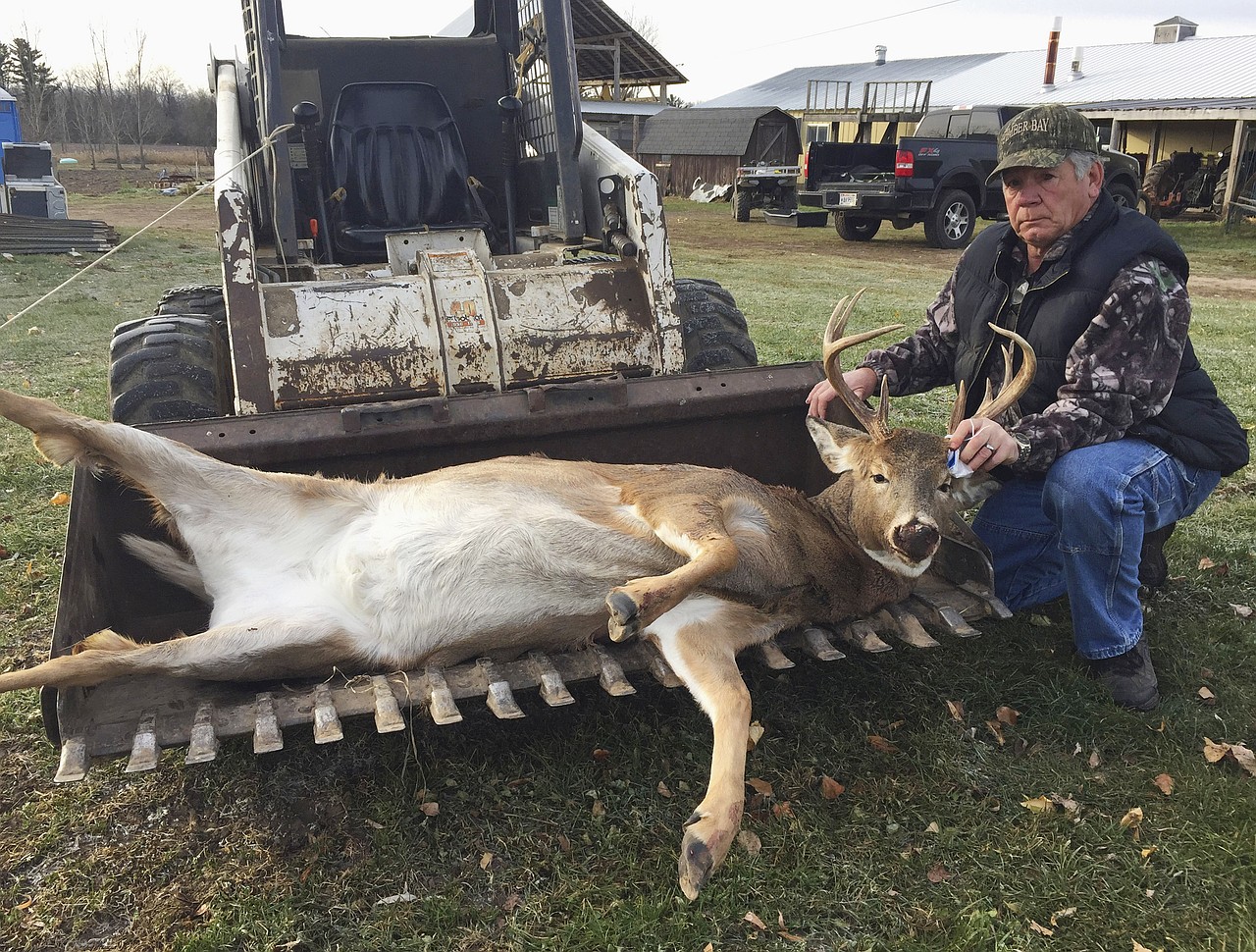 PHOTO: Hunter kills trophy eight-point ... doe? | The Arkansas Democrat ...
