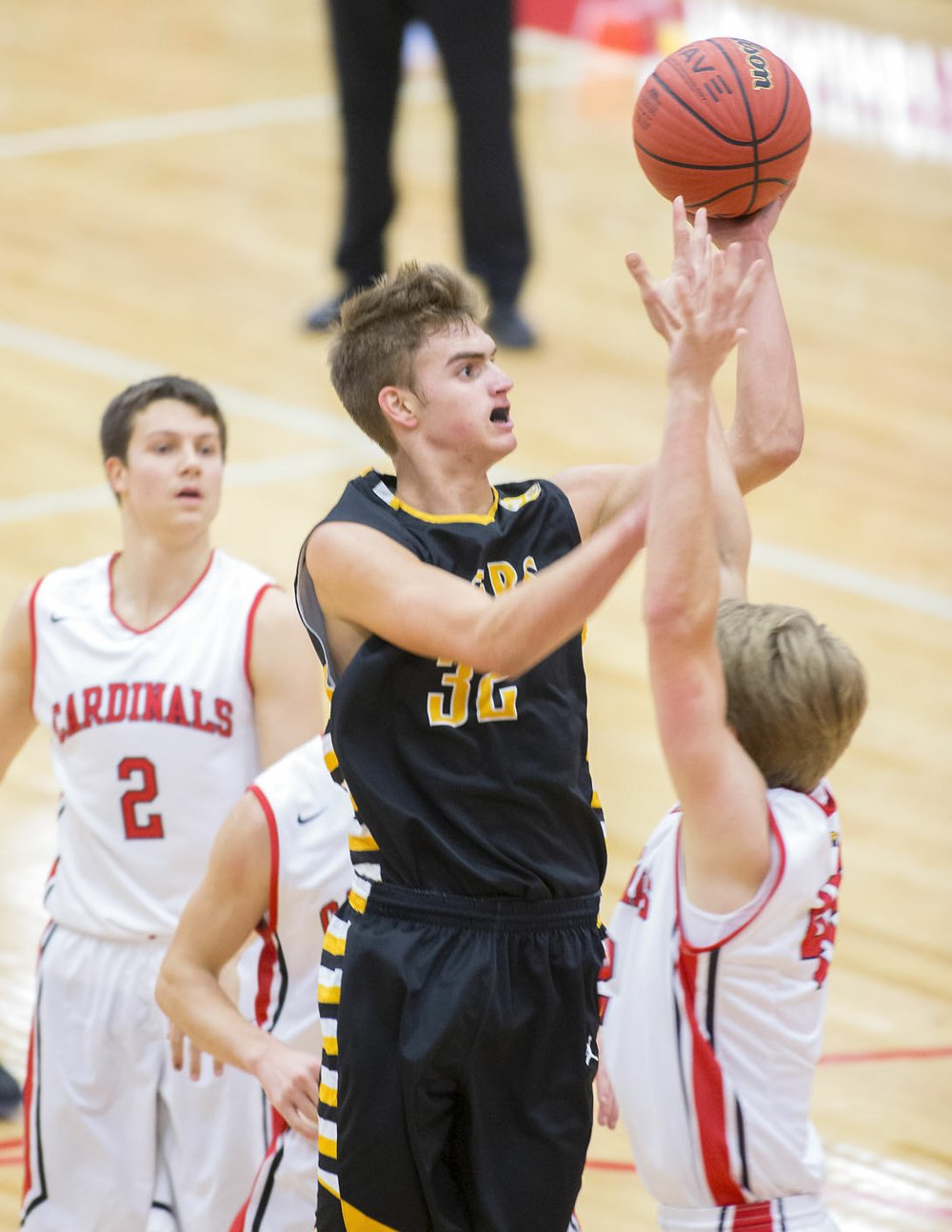 Basketball Wilson leads Farmington rout over Prairie Grove