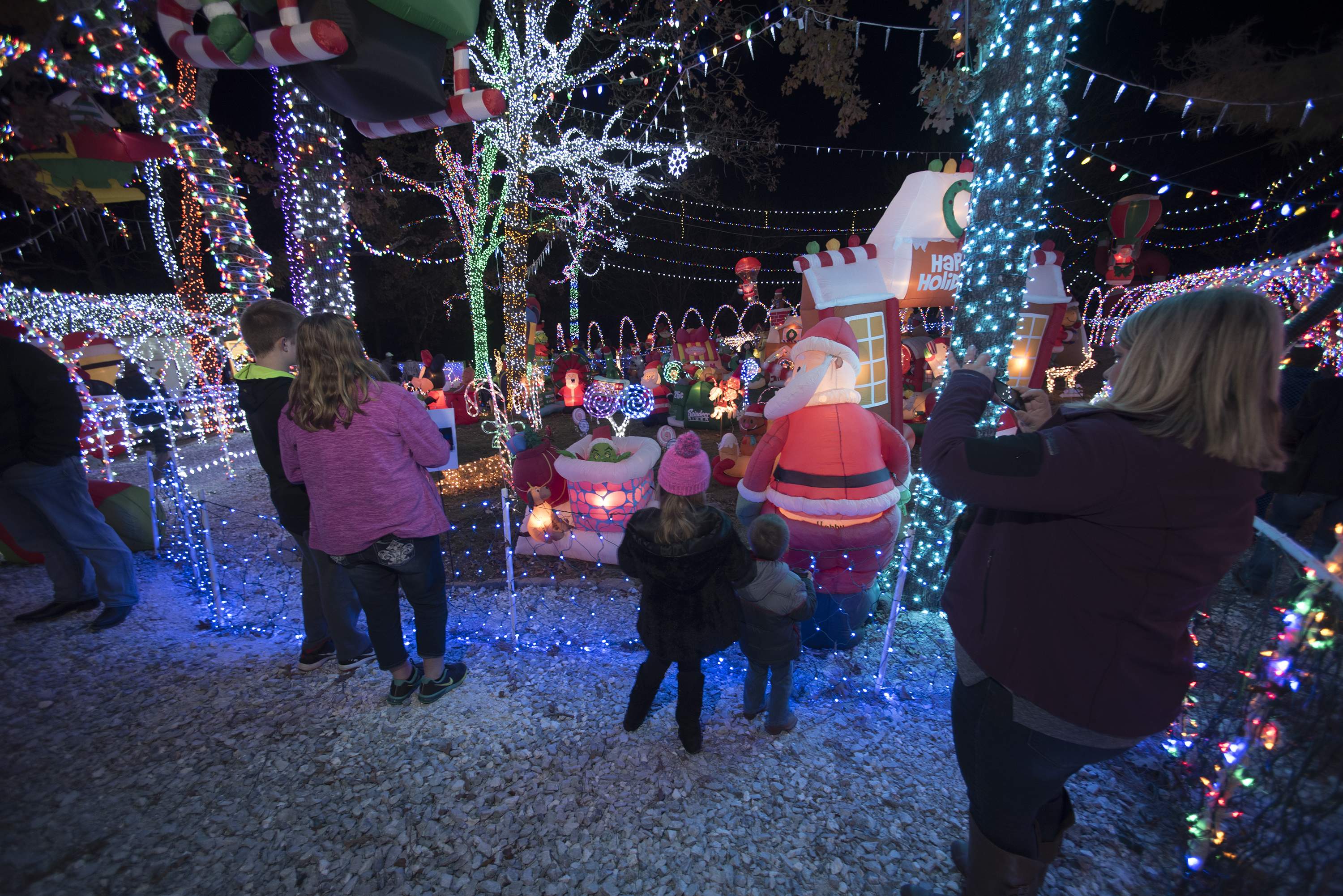 Finneys Christmas Wonderland 2022 Arkansas Family's Festive Display To Appear On Abc's 'Great Christmas Light  Fight'