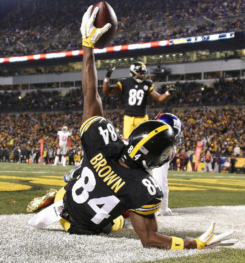 Pittsburgh Steelers wide receiver Antonio Brown (84) celebrates after catching a 22-yard touchdown pass from quarterback Ben Roethlisberger during the fi rst half Sunday in Pittsburgh. Brown finished with 6 catches for 54 yards in Pittsburgh’s 24-14 victory.
