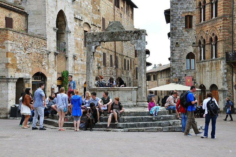 oday’s tourists hang out at San Gimignano’s Piazza della Cisterna, by the same well locals used 1,000 years ago.