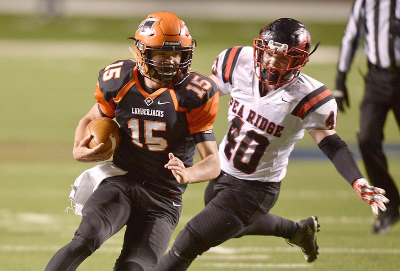 Warren quarterback Hayden Lassiter (15) evades Pea Ridge defender Tristin Brewer on Friday at War Memorial Stadium.