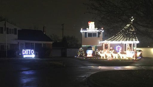 PHOTO With 'Ditto' in lights, family concedes to nextdoor holiday