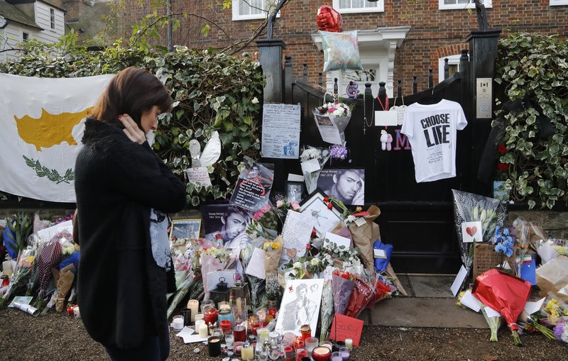 People mourn outside the home of British musician George Michael in London, Tuesday, Dec. 27, 2016. George Michael, who rocketed to stardom with WHAM! and went on to enjoy a long and celebrated solo career lined with controversies, has died, his publicist said Sunday. He was 53.(AP Photo/Frank Augstein)
