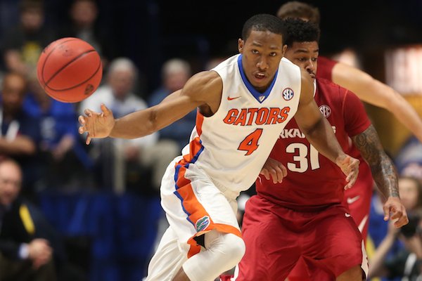 Florida's KeVaughn Allen (4) drives against Arkansas's Anton Beard (31) during the second half of an NCAA college basketball game in the Southeastern Conference tournament in Nashville, Tenn., Thursday, March 10, 2016. (AP Photo/John Bazemore)