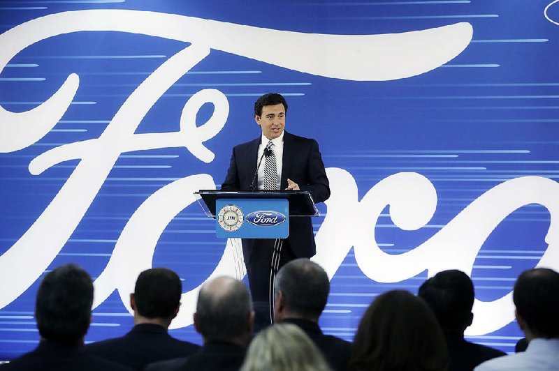 Mark Fields, Ford Motor Co.’s chief executive, speaking Tuesday at a factory in Flat Rock, Mich., said plans to scrap a plant in Mexico reflected “a vote of confidence” in President-elect Donald Trump’s economic policies.