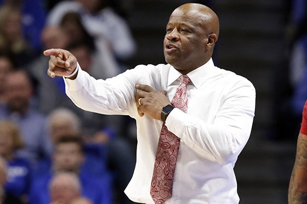 Arkansas head coach Mike Anderson directs his team during the second half of an NCAA college basketball game against Kentucky, Saturday, Jan. 7, 2017, in Lexington, Ky. (AP Photo/James Crisp)

