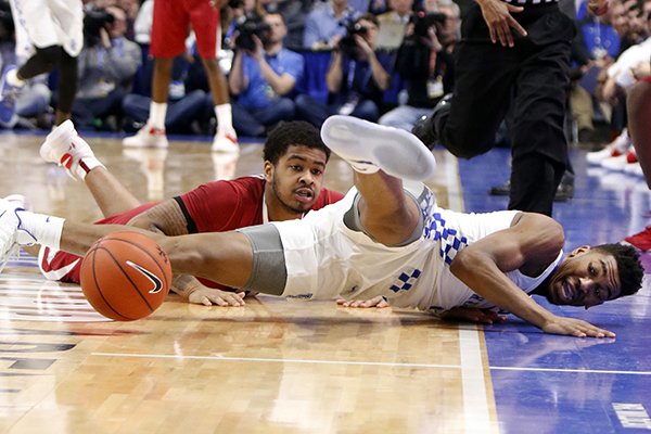 Kentucky's Malik Monk, right, and Arkansas' Anton Beard dive for the ball during the second half of an NCAA college basketball game, Saturday, Jan. 7, 2017, in Lexington, Ky. (AP Photo/James Crisp)


