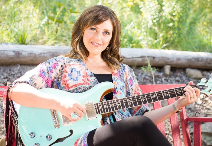 Country music singer/songwriter Shawna Russell is making the rounds to casinos in the region over the next few months with her family band. They’re performing at Bordertown in Wyandotte, Okla., on Saturday.