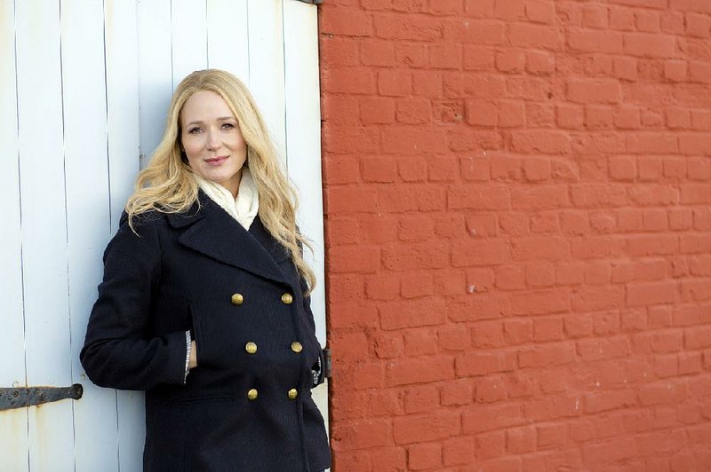 Framed for Murder: A Fixer-Upper Mystery - Singer Jewel has the lead in new mystery franchise
