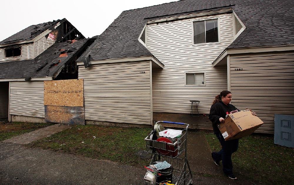 Little Rock apartment fire injures 2
