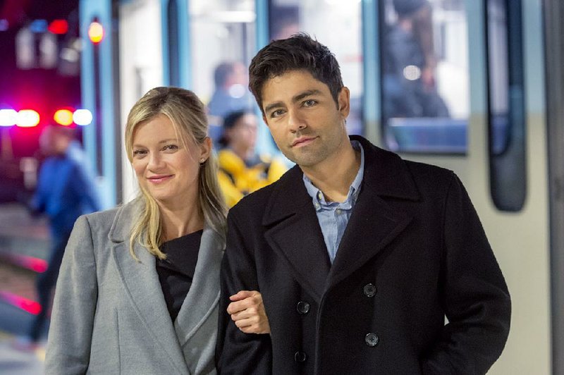 Amy Smart and Andrian Grenier in Love at First Glance 