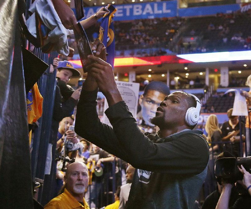 Kevin durant signing autographs hotsell