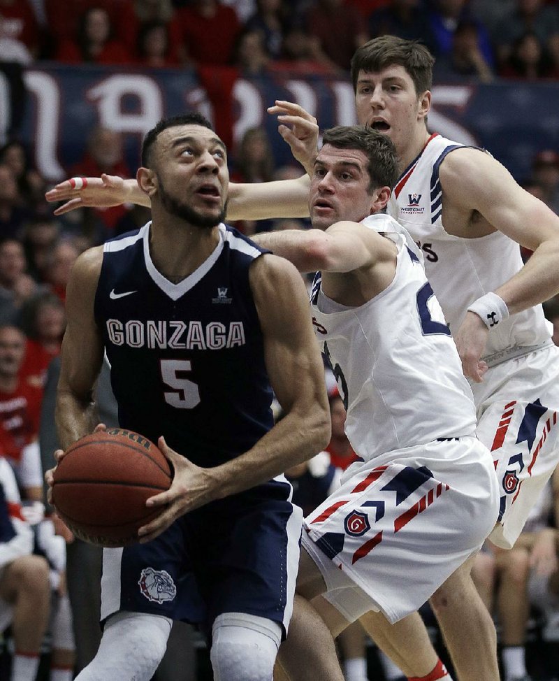 Gonzaga’s Nigel Williams-Goss (5) looks to take a shot in front of Saint Mary’s (Calif.) guard Joe Rahon during the top-ranked Bulldogs’ 74-64 victory over the No. 20 Gaels on Saturday in Moraga, Calif.