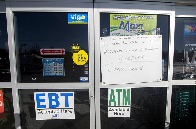 NWA Democrat-Gazette/JASON IVESTER A handwritten sign alerts El Patron Market customers Thursday the Springdale business is closed for the day.