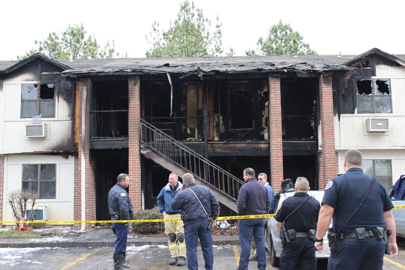 2 people were hurt in a fire at a Conway apartment complex early Monday morning.