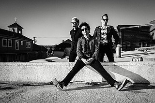 CONCERT REVIEW: Green Day entertains crowd in North Little Rock