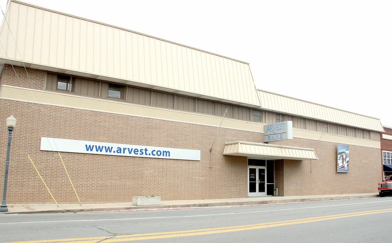 LYNN KUTTER ENTERPRISE-LEADER Prairie Grove School District is proceeding with a proposal to purchase the Arvest Bank building in Prairie Grove for its administrative office and other district departments.