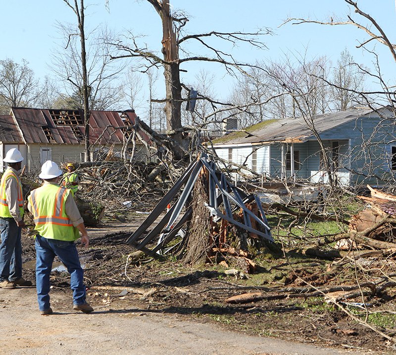 Tornadoes confirmed by Lonsdale, Saline County