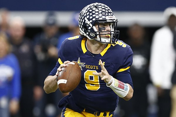 Highland Park quarterback John Stephen Jones (9) looks to pass against Temple during the first half of UIL Class 5A Division I state championship football game, Saturday, Dec. 17, 2016, in Arlington, Texas. Jones is the grandson of Dallas Cowboys owner Jerry Jones. (AP Photo/Jim Cowsert)
